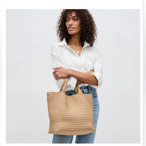 Sol & Selene - Skys the Limit Medium Tote Bag Black